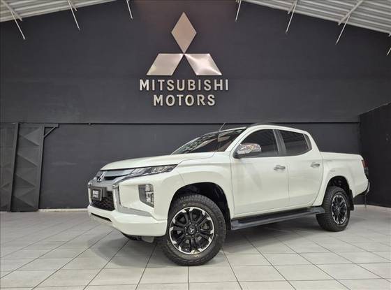 MITSUBISHI L200 TRITON 2.4 16V TURBO DIESEL SPORT HPE CD 4P 4X4 AUTOMÁTICO
